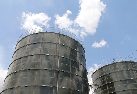Verre fondu aux réservoirs en acier: une solution innovante pour le stockage de liquides